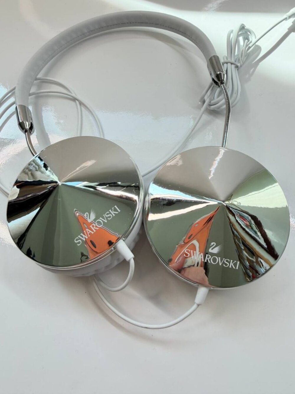 Swarovski FW17 Fashion Wired Headphones – Silver/White Luxury Edition